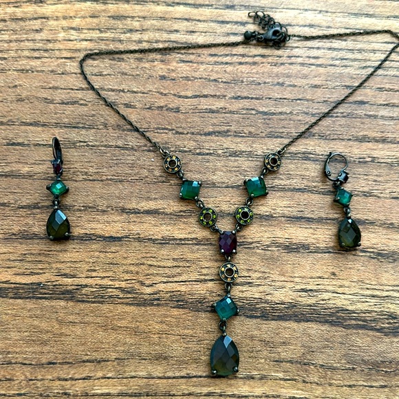 Medieval style necklace and drop earrings set - Picture 3 of 3